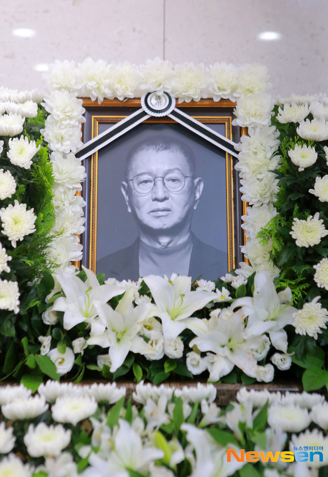 故 <b>전유성</b> 4개월 전 멈춘 SNS에도 <b>추모</b> 행렬, 김기리·장성규→누리꾼들...