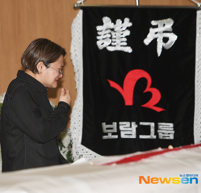 오열하는 김신영 (故 <b>전유성 추모</b>) [포토엔HD]
