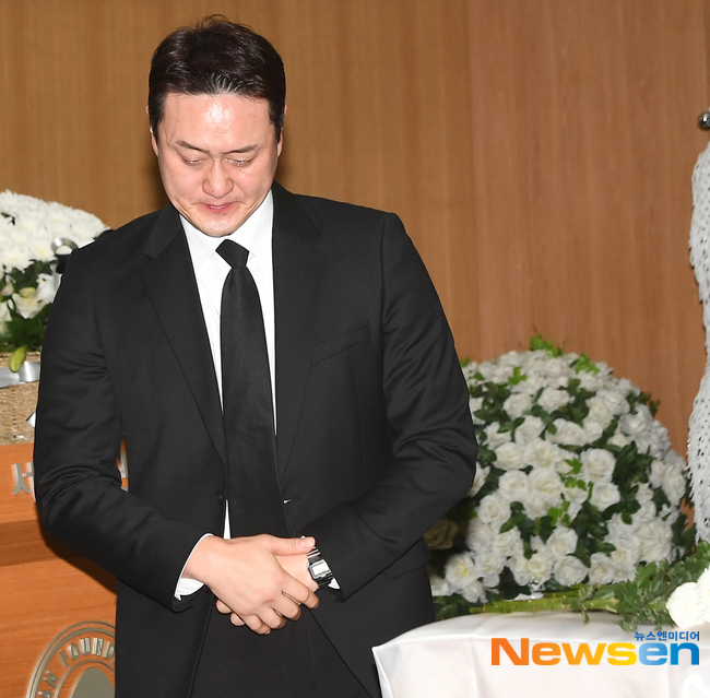 김원효, 편안히 <b>영면</b>하기를 비는 마음 (故 <b>전유성 추모</b>) [포토엔HD]