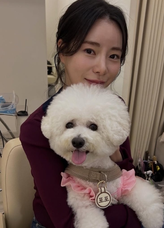 ‘<b>이도현</b>’ <b>임지연</b>, 강아지보다 작은 얼굴‥5살 연하 사로잡을 만하네