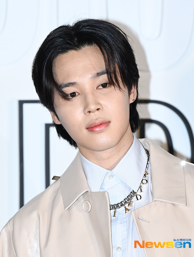 ‘기부천사’ 방탄소년단 <b>지민</b>, 초록우산 최초 <b>그린노블클럽</b> <b>삼부자</b> 회...