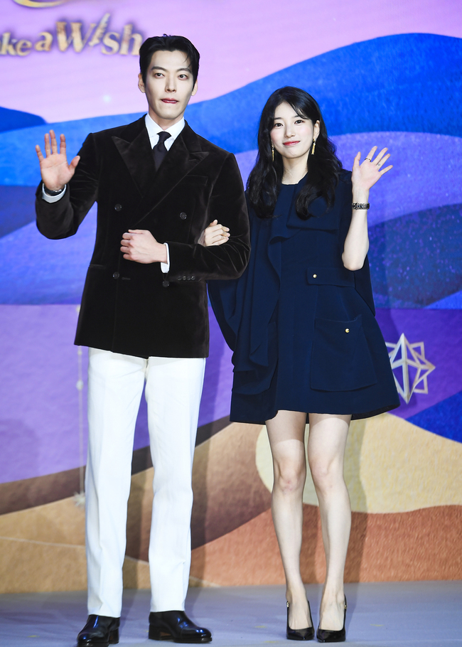 <b>김우빈</b>x<b>수지</b>의 판타지 같은 <b>재회</b> [포토엔HD]