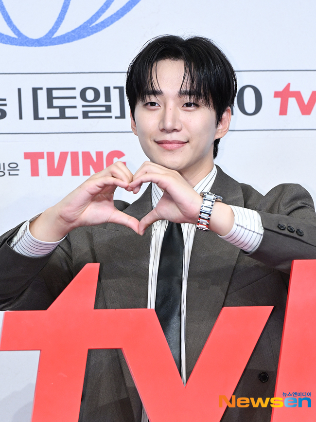<b>이준호</b>, 다정한 <b>하트</b> [포토엔HD]