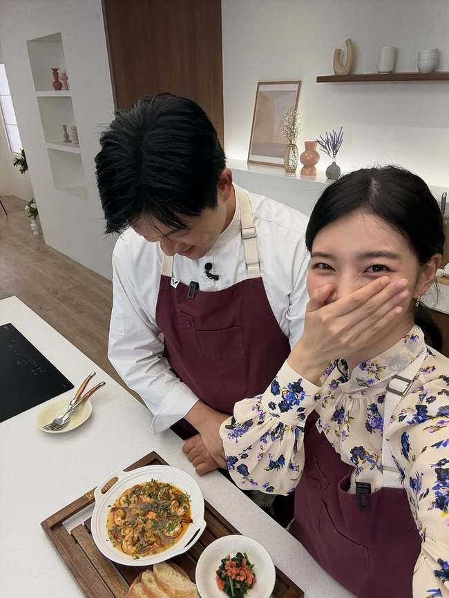 <b>수지</b>, 예쁜데 요리까지 잘하려고? 안성재 제자 됐다…<b>송혜교</b>도 ‘좋아요...