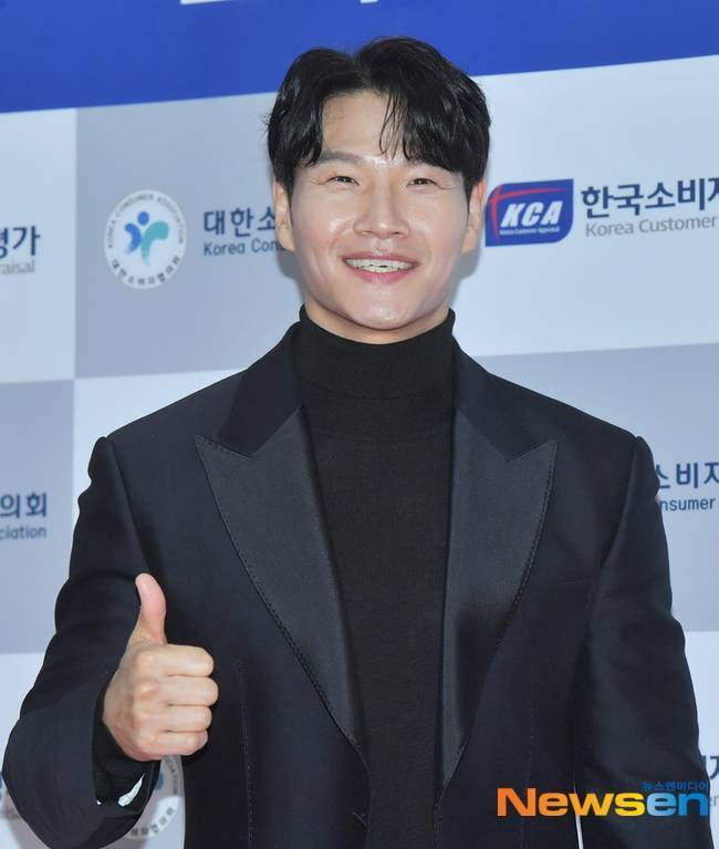 신혼 <b>김종국</b>, 미국 LA <b>손흥민 경기</b> 포착 “축구 못해, 이렇게는 못 살겠...
