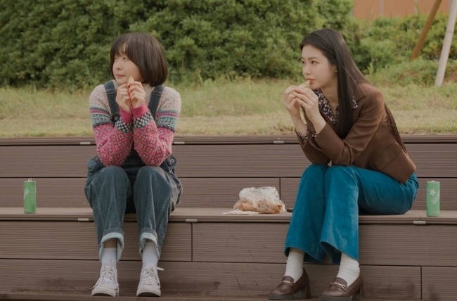 ‘<b>백번의 추억</b>’ 김다미X신예은, 착해서 더 짠한 <b>삼각관계</b>