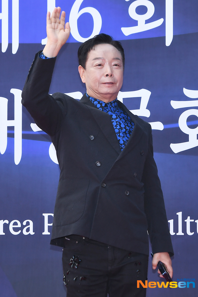 김학래, <b>2025</b> 대한민국 <b>대중문화예술상</b> 왔어요 [포토엔HD]