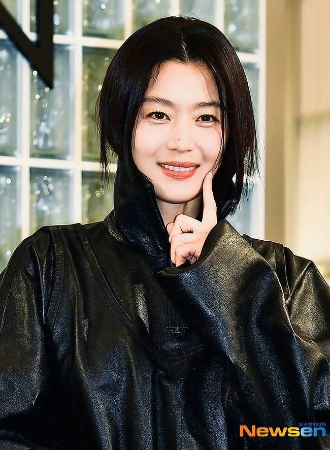 전지현, ‘별그대’ 인연 <b>홍진경</b> 손잡고 유튜브 입성 ‘<b>공부왕찐천재</b>’...