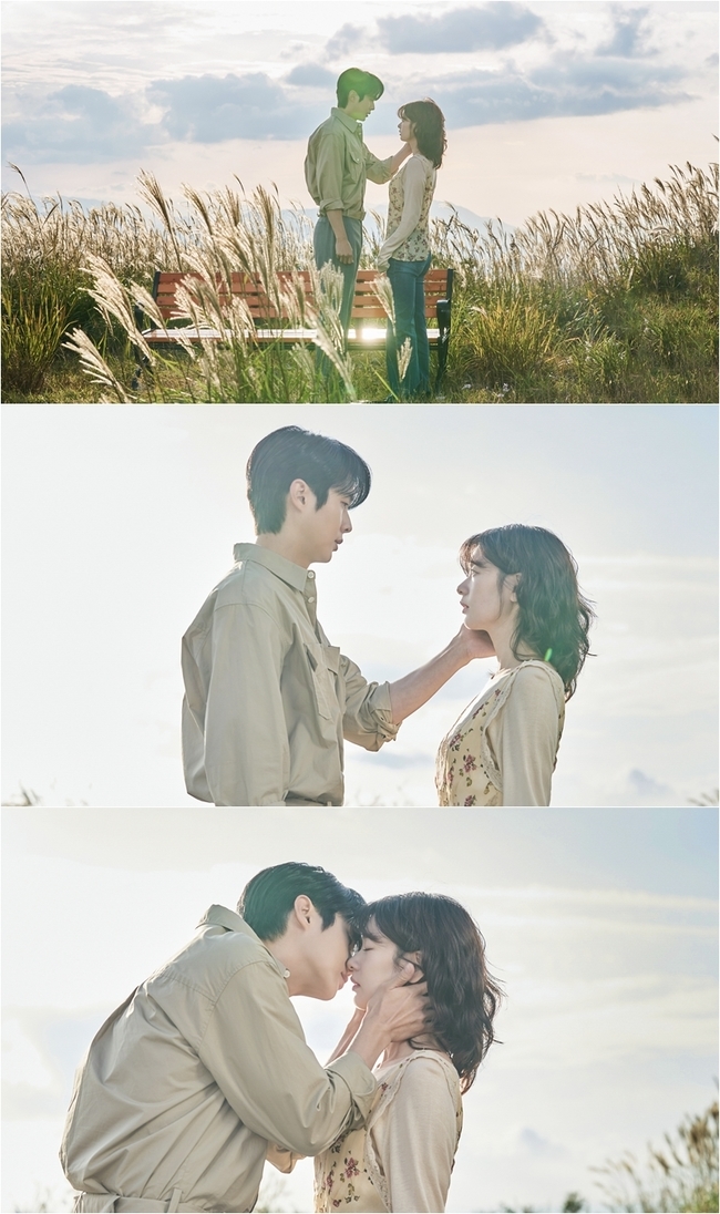 ‘<b>우주메리미</b>’ 최우식정소민, 위장 부부라더니 <b>키스</b> 1초 전[오늘TV]