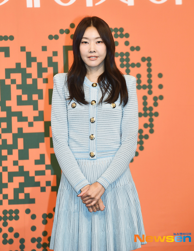 <b>한혜진</b> 89만 <b>유튜브 해킹</b> 당했나…난데없는 코인 라방→돌연 채널 삭제