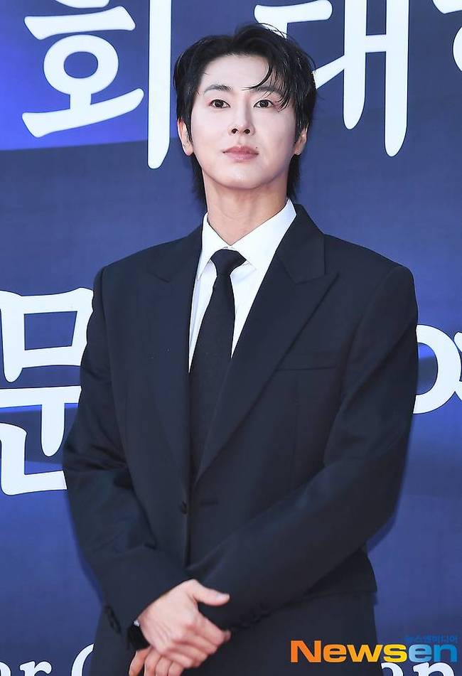 <b>유노윤호</b> 스캔들 언급 “20대때 이수만에 ‘<b>결혼</b>하겠다’ <b>선언</b>” 폭탄 ...