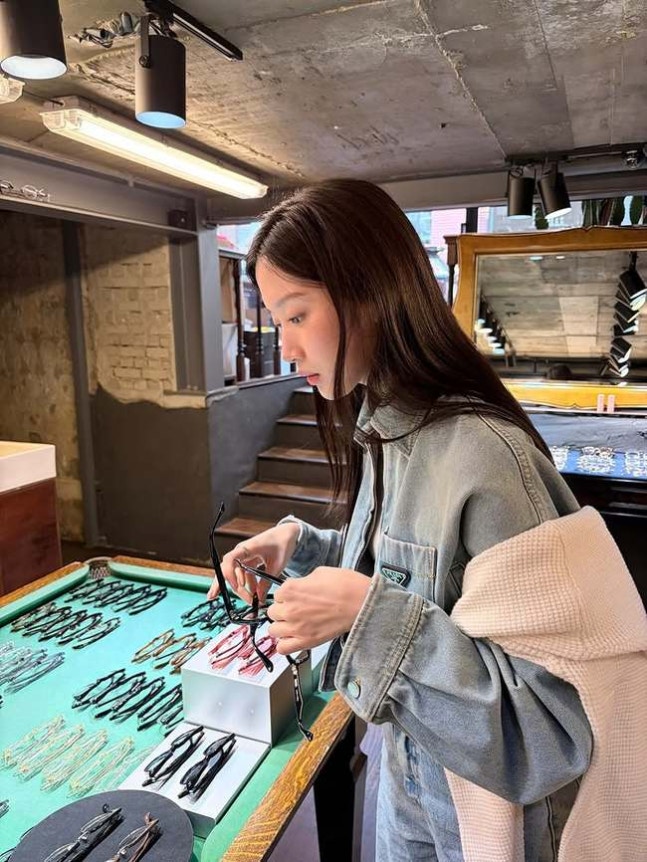 청초하고 따뜻한 분위기로 매력 연출한 문가영