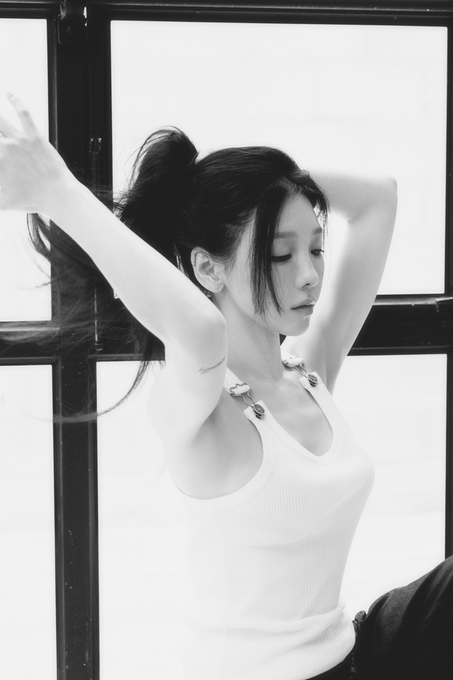‘솔로 10주년’ <b>태연</b>, 첫 컴필레이션 앨범 티징 콘텐츠만으로도 두근