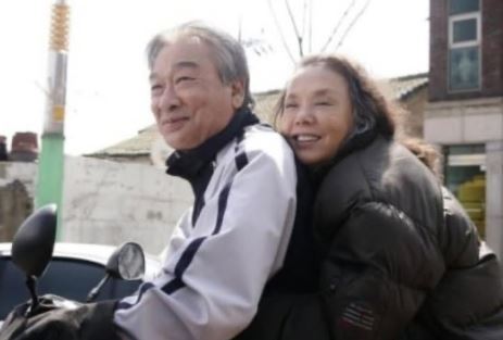 故 <b>이순재</b>, 먼저 떠난 <b>김수미</b> 품에서 활짝…며느리 서효림 “가슴 터지...