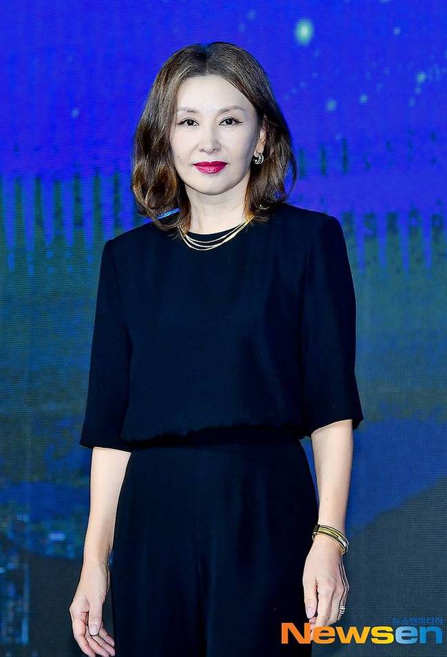 <b>김광규</b>, <b>이미숙</b> 수발 들다 “<b>성형</b>한 거예요?” <b>의혹</b> 제기 (비서진)