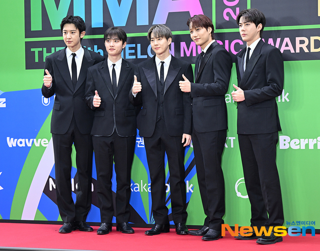 <b>엑소</b>, 듬직한 엄지척 [<b>포토</b>엔<b>HD</b>]