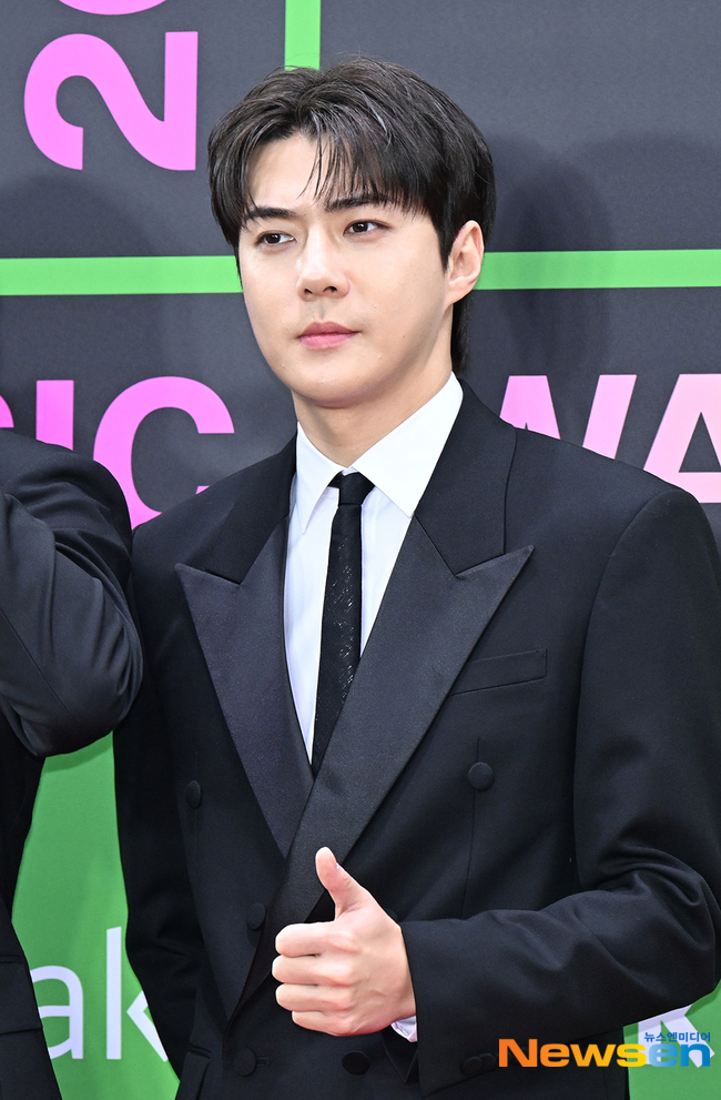 <b>엑소</b> 세훈, 부드러운 엄지척 [<b>포토</b>엔<b>HD</b>]