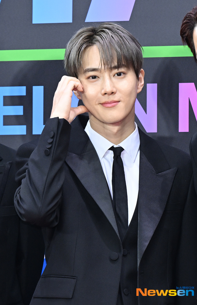 <b>엑소</b> 수호, 해맑게 볼하트 [<b>포토</b>엔<b>HD</b>]