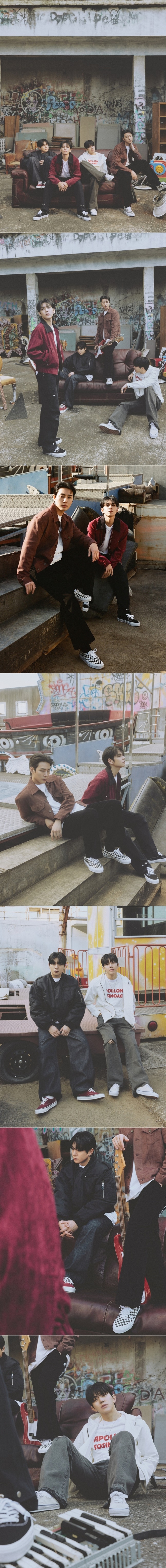 매일이 잘생긴 DAY6의 편안한 분위기의 화보입니다