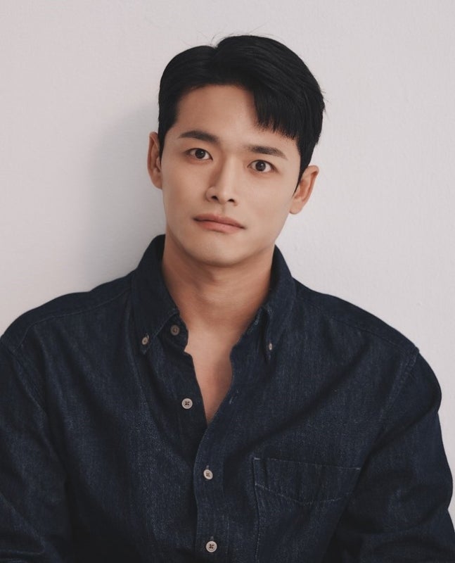Shining: Kim Cheol Yoon Joins Park Jinyoung’s New Drama of Youth, Trust, and Emotional Growth Shining: Kim Cheol Yoon Joins Park Jinyoung’s New Drama of Youth, Trust, and Emotional Growth