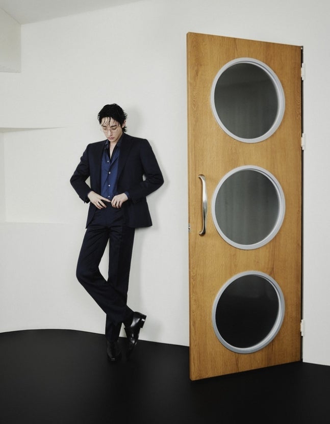 절제된 남성미가 두각된 이수혁님의 화보