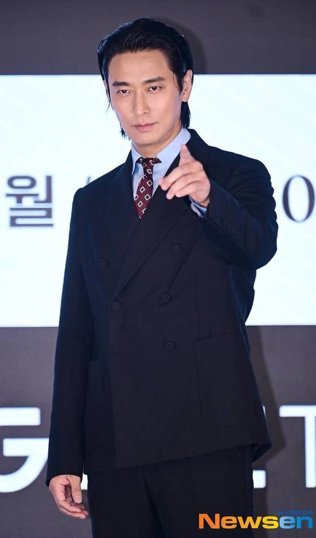 朱智勛積極洽談出演財閥題材新劇《바이킹》，《內部人們》改拍電影三部曲