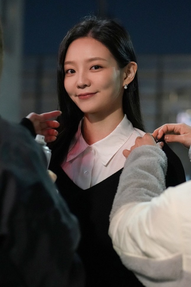 李絮《神與律師事務所》演繹韓娜賢律師細膩情感與專業風采