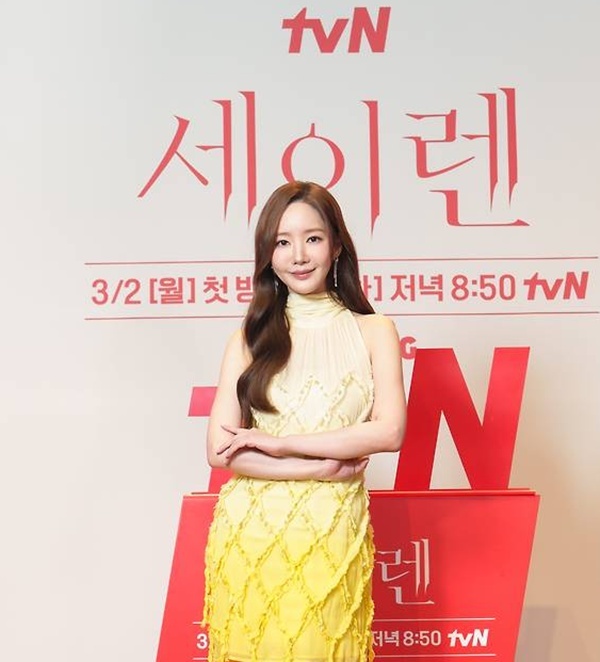 李英談《魔女之吻》隱藏訊息及演員精湛演出，提升劇情魅力