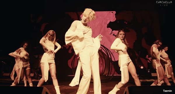 태민, 코첼라 공연 중 음향 사고로 아쉬움 남겨