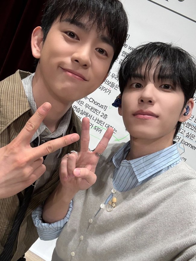 DAY6 的元弼和 GOT7 的樸振英，他們長達 12 小時的聊天故事很有道理……這是他們 16 年來的首次合作。