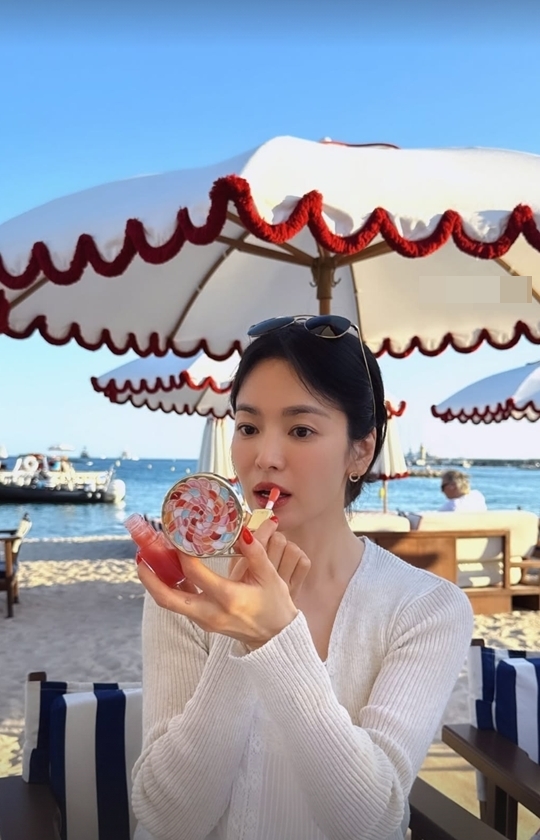 송혜교 멀리서 봐도 여신, 해외서 수영복 입고 물놀이 인증