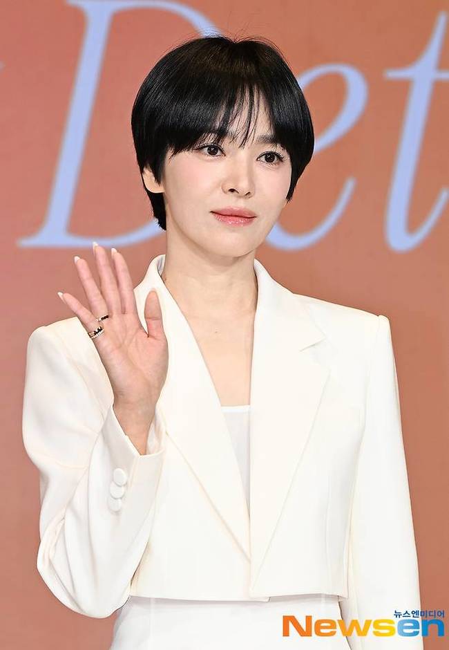 ‘천천히 강렬하게’ 앞둔 송혜교, 14년만 UAA 떠나 새 출발