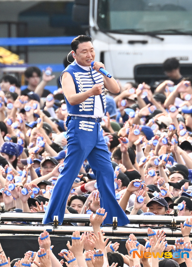 싸이, 관객과 함께 ‘<b>흠뻑쇼</b>’ [포토엔HD]