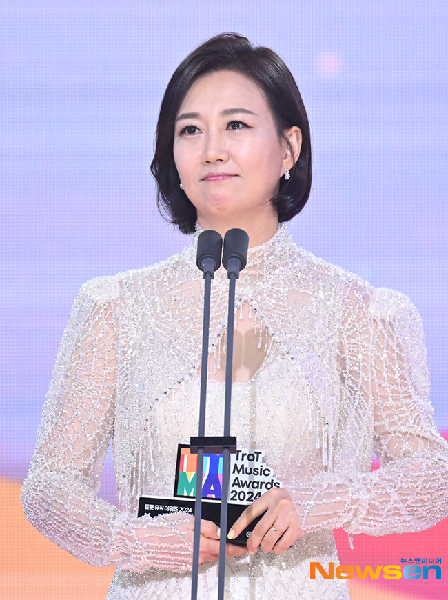 “도경완과 결혼 결사반대했다, 딸 돈줄로 봐” <b>장윤정</b>, 친모와 절연 배...