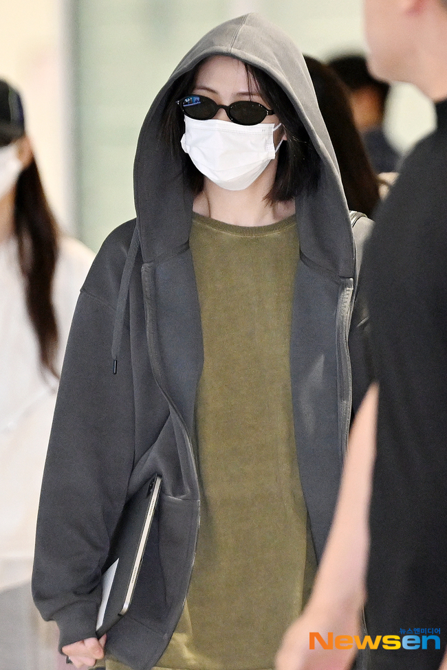 <b>있지 류진</b> ‘선글라스와 마스크로 예쁨 방어’[포토엔HD]