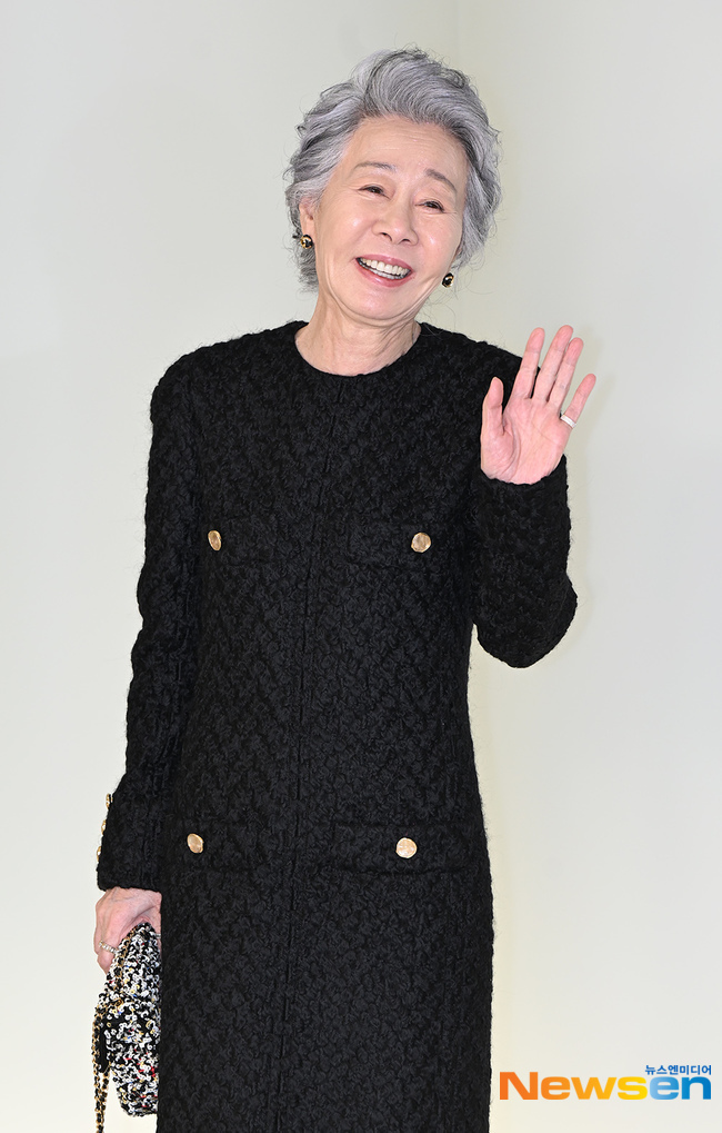 ‘韓 최초 오스카’ 윤여정 또 일내나? 에미상 후보에도 올랐다