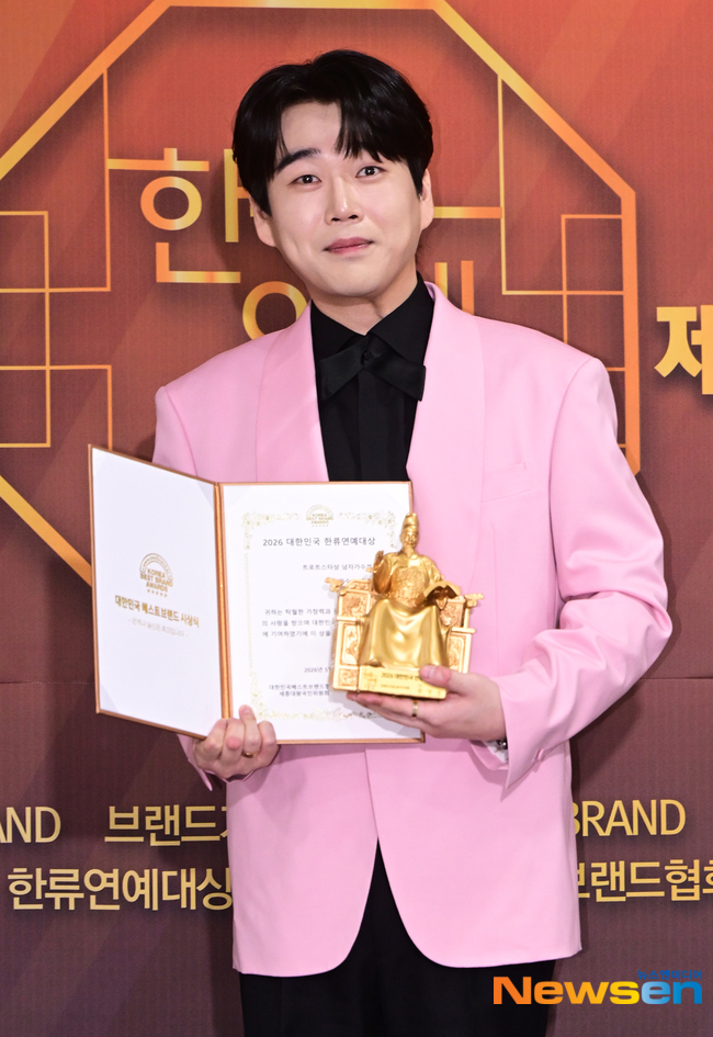 [단독] KBS 뿔났다 “주말드라마 <b>OST</b> 언급한 <b>황영웅</b> 음원 발표 안돼” 제...