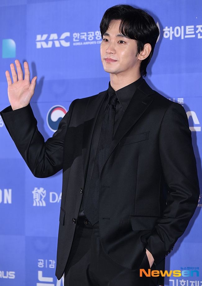 김수현 돌아온다‥1년 4개월만 해외서 먼저 활동 재개