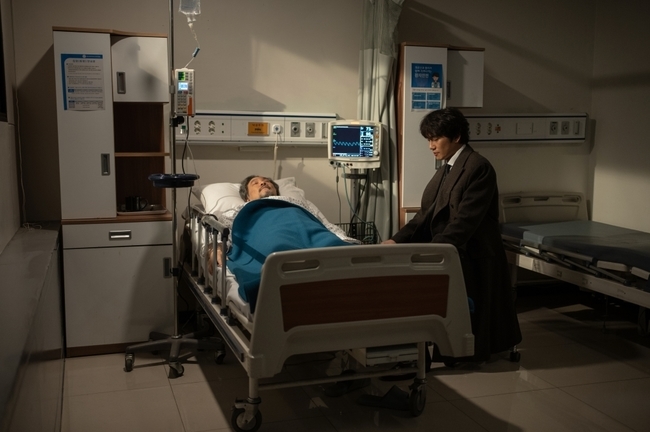 벼랑 끝 지성, 판 뒤집나? 고군분투(<b>아파트</b>)