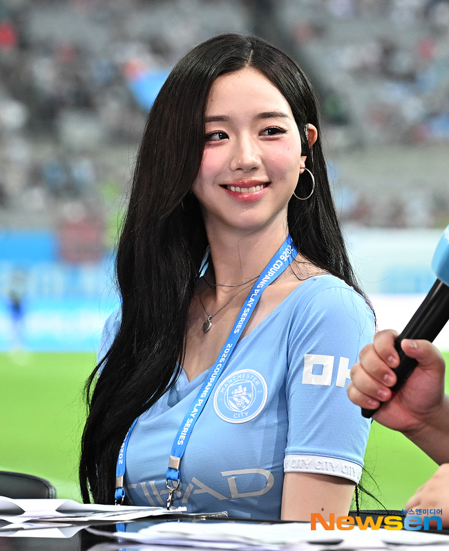 트리플에스 <b>김채연</b>, 서울월드컵경기장에 뜬 <b>맨시티 여신</b> [포토엔HD]