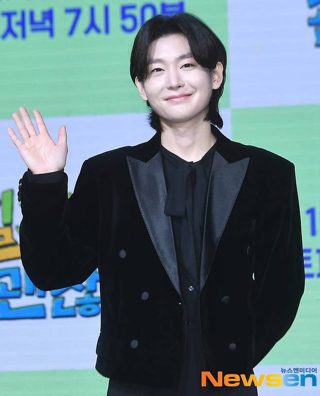 <b>김용빈 팬</b> 2,497명 1억 모아 수해 현장에 <b>기부</b>‥구호협회 측 “놀랍고 감...