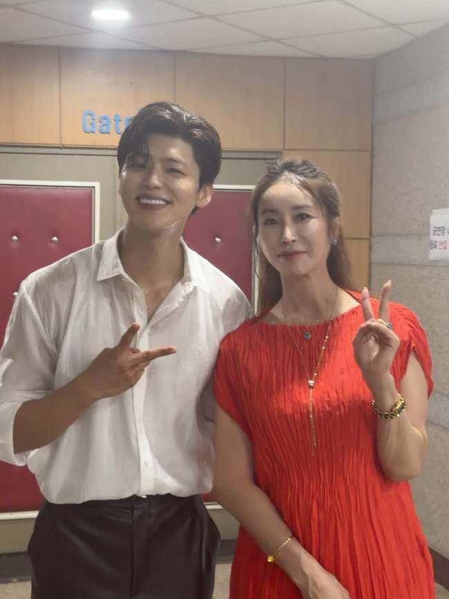‘최고령 산모’ <b>한다감</b>, <b>박지현</b> 콘서트서 <b>태교</b> “노래는 기본 춤도 어...
