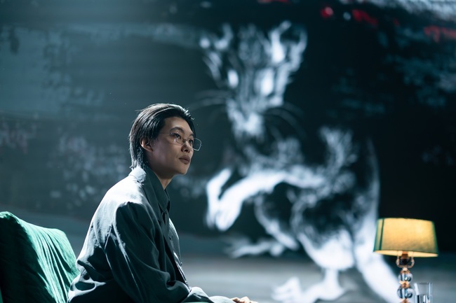 류준열, GD 소속사 옮기고 공개한 ‘<b>들쥐</b>’ 넷플릭스 전세계 8위 찍었다