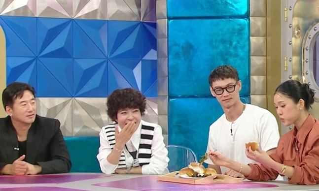 만화책으로 가득한 서재