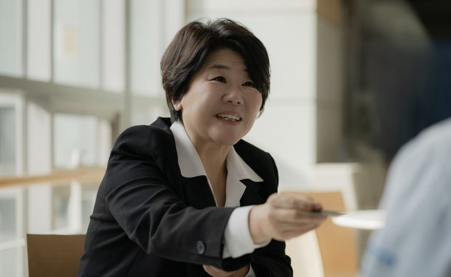 <b>이정은</b>, 돈을 부르는 자본주의 미소‥김지원과 무슨 사이? (<b>닥터X</b>)