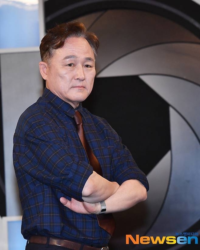 “일종의 <b>의식</b>” <b>부모 살해</b> <b>박한상</b>, 6시간 전 성매매 업소行…표창원 분...