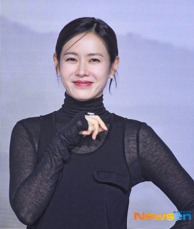 44세 <b>손예진</b> “‘<b>스캔들</b>’ 감정 표현할 수 있는 나이, 장인정신으로 연...