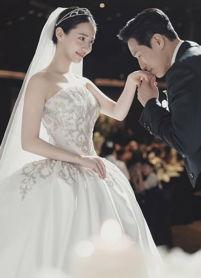 From T-ara to the Aisle: Ryu Hwayoung Weds Businessman 3 Years Her Senior
