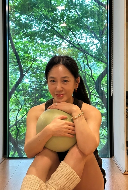 53세 <b>박주미</b> 동안 미모 끝판왕, 이러니 뱀파이어설이 돌지