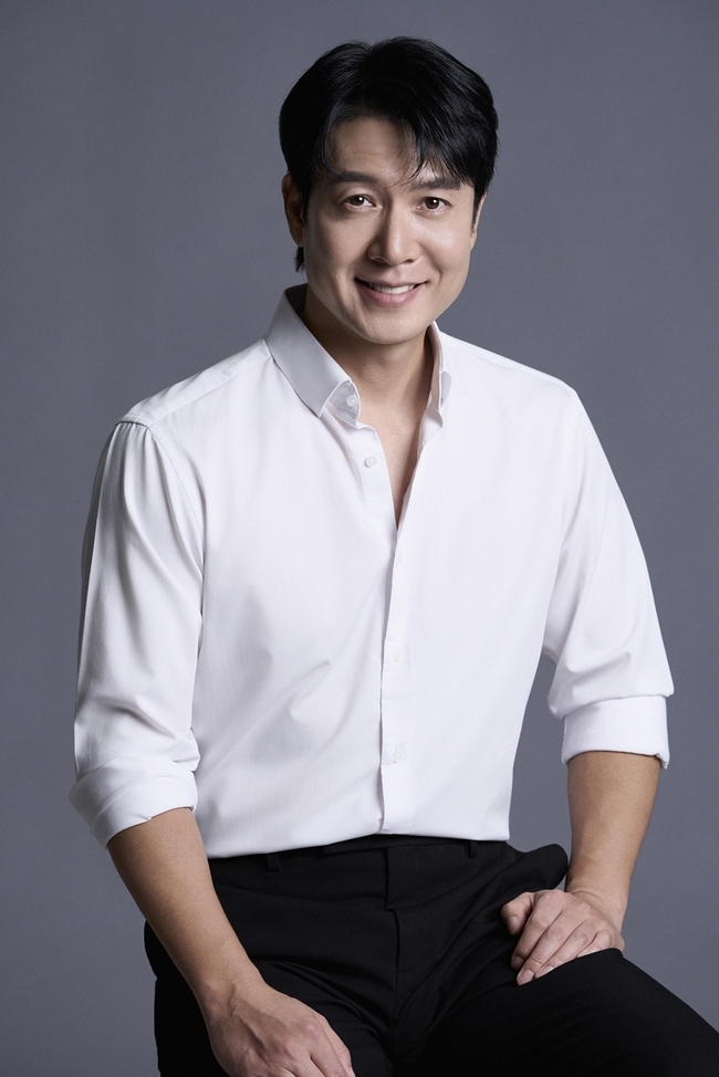 46세 <b>조현재</b>, <b>새 프로필</b> 사진으로 근황 공개…여전히 잘생겼다